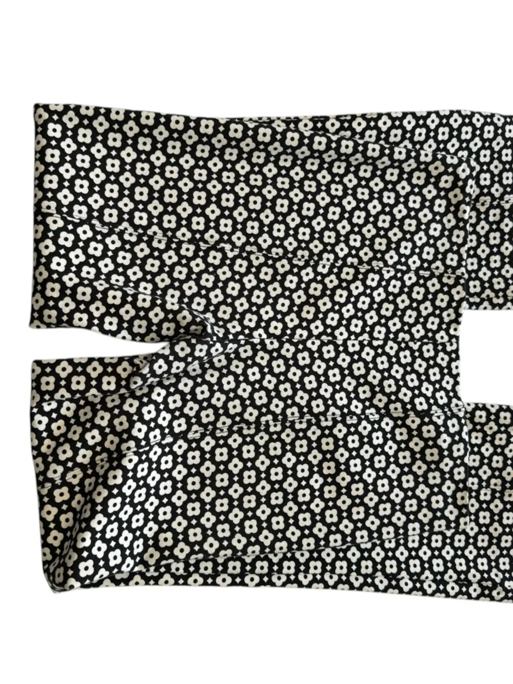 Maeve Anthropologie The Margot Flare Black & White Floral Cropped Pants size S - Picture 5 of 9